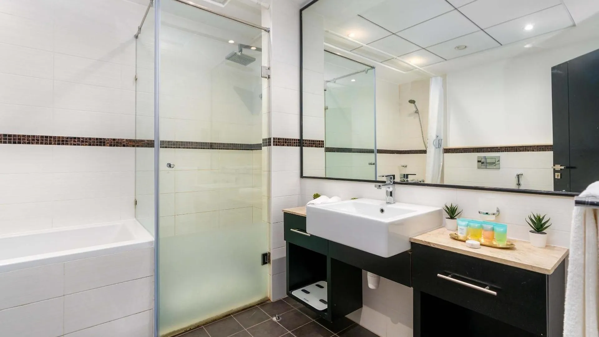 Bnbnova - 2Br - Jbr Beach & Marina Walk Dubai Apartment